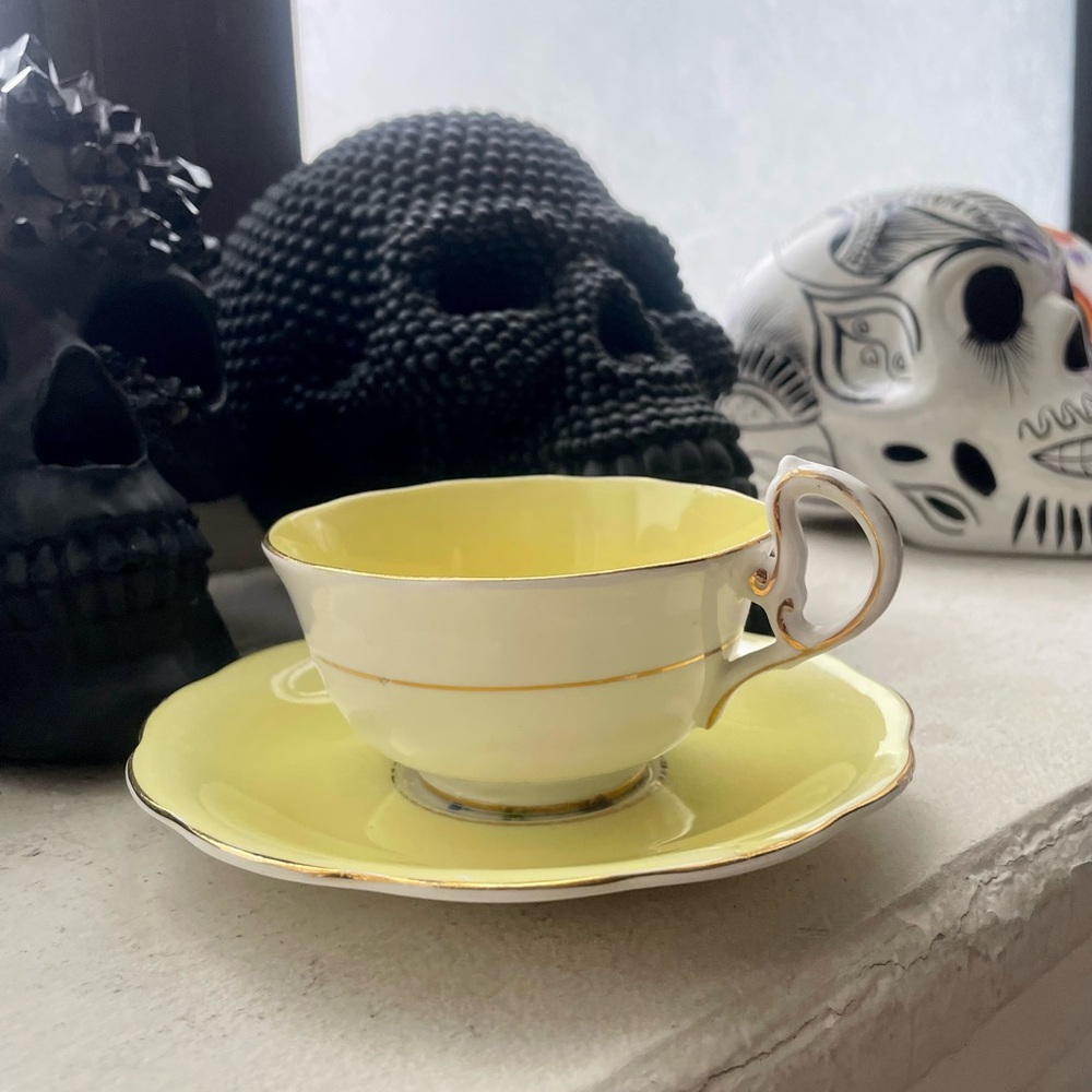 Royal Standard English Vintage Yellow Floral Mug Set